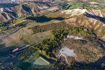 Vue d'oiseau de Salse di Nirano Réserve naturelle Salse di Nirano à Fiorano Modenese dans le département Modena, Italie