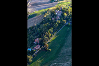 Vue aérienne de Château de Nirano, Villa Nirano à le quartier Nirano in Fiorano Modenese dans le département Modena, Italie
