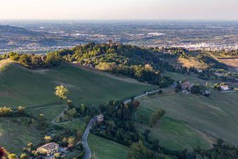 Vue aérienne de Château de Montegibbio Château de Montegibbio à Sassuolo dans le département Modena, Italie
