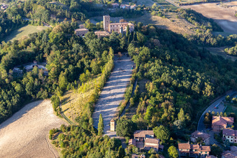 Photographie aérienne de Château de Montegibbio Château de Montegibbio à Sassuolo dans le département Modena, Italie