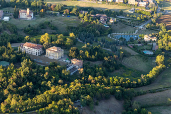 Photographie aérienne de Casalgrande dans le département Reggio Emilia, Italie