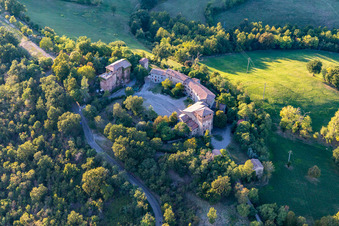 Vue aérienne de Château de Casalgrande à Casalgrande dans le département Reggio Emilia, Italie