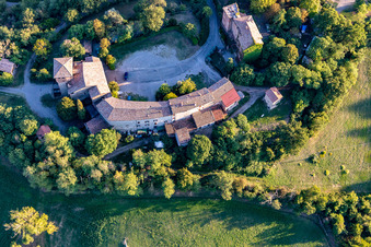 Vue aérienne de Château de Casalgrande à Casalgrande dans le département Reggio Emilia, Italie