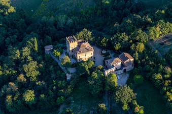 Château de Torricella à Scandiano dans le département Reggio Emilia, Italie depuis l'avion