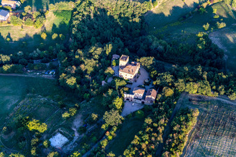 Château de Torricella à Scandiano dans le département Reggio Emilia, Italie vue du ciel
