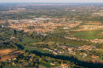 Vue aérienne de Scandiano dans le département Reggio Emilia, Italie