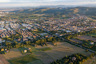 Vue aérienne de Scandiano dans le département Reggio Emilia, Italie