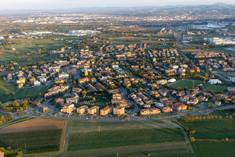 Casalgrande dans le département Reggio Emilia, Italie hors des airs