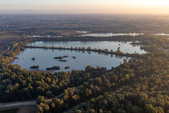 Vue aérienne de Réserve orientée du Fiume Secchi à Rubiera dans le département Reggio Emilia, Italie