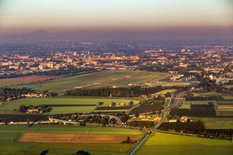 Vue aérienne de Reggio Emilia Aéroport de Reggio Emilia - LIDE à Reggio nell’Emilia dans le département Reggio Emilia, Italie