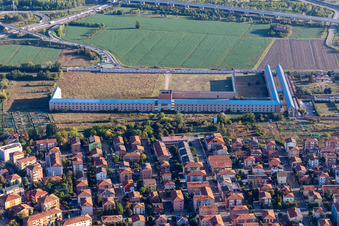 Vue aérienne de Nouveau Cimetière Cimitero nuovo di Aldo Rossi Cimetière Aldo Rossi à Modena dans le département Modena, Italie
