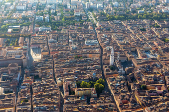 Vue aérienne de Piazza Roma, Duomo, Piazza Grande à Modena dans le département Modena, Italie