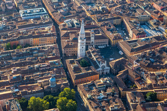 Vue aérienne de Cathédrale de Modena Duomo di Modena à Modena dans le département Modena, Italie