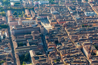 Vue aérienne de Académie militaire de Modena sur la Piazza Roma à Modena dans le département Modena, Italie