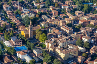 Vue aérienne de Paroisse de Notre Père à Castelnuovo Rangone dans le département Modena, Italie