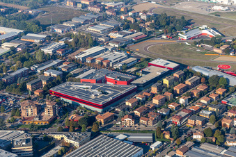 Ferrari SPA à Maranello dans le département Modena, Italie vu d'un drone