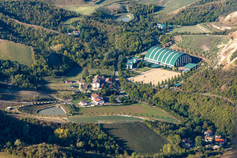 Vue aérienne de Societa' Agricola Riola Valley SS Di Stefani Franco à Fiorano Modenese dans le département Modena, Italie
