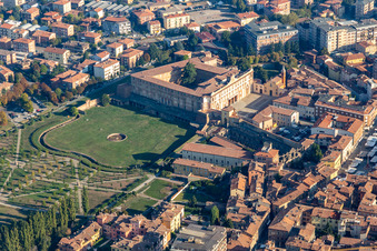 Vue aérienne de Parc Ducal, Jardins Ducali et Palais Ducal à Sassuolo dans le département Modena, Italie