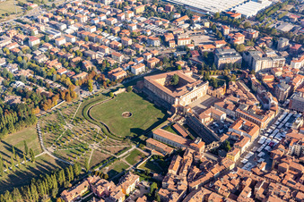 Vue oblique de Parc Ducal, Jardins Ducali et Palais Ducal à Sassuolo dans le département Modena, Italie