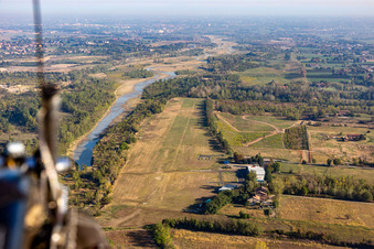 Vue aérienne de Aéroclub Sassuolo PNJ à Sassuolo dans le département Modena, Italie