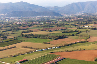 Vue aérienne de Aéroport Silvio Scaroni à Bedizzole dans le département Brescia, Italie