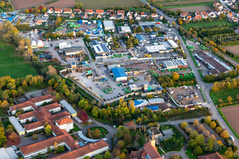 Vue aérienne de Zone industrielle de Kleiner Sand avec Süd-Müll GmbH & Co. KG pour le transport des déchets et l'élimination des déchets dangereux, centre de recyclage de Landau à Landau in der Pfalz dans le département Rhénanie-Palatinat, Allemagne