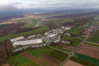 Vue aérienne de Zone industrielle de Horst à le quartier Minderslachen in Kandel dans le département Rhénanie-Palatinat, Allemagne