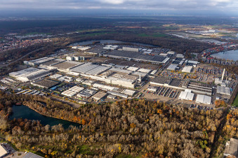 Vue aérienne de Parc industriel avec Daimer Truck AG à le quartier Maximiliansau in Wörth am Rhein dans le département Rhénanie-Palatinat, Allemagne