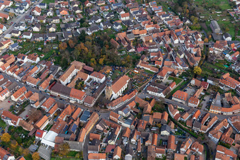 Marché de Noël d'Anneresl à Rheinzabern dans le département Rhénanie-Palatinat, Allemagne d'en haut