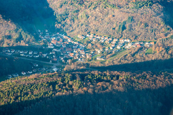 Vue aérienne de Du sud à Waldhambach dans le département Rhénanie-Palatinat, Allemagne