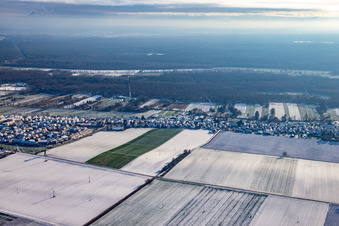 Vue aérienne de Saarstraße en hiver avec de la neige à Kandel dans le département Rhénanie-Palatinat, Allemagne