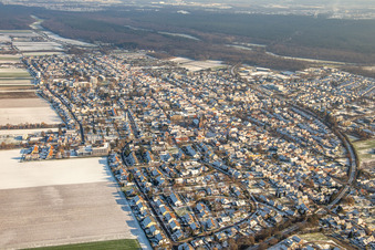 Vue aérienne de Centre-ville en hiver avec de la neige à Kandel dans le département Rhénanie-Palatinat, Allemagne