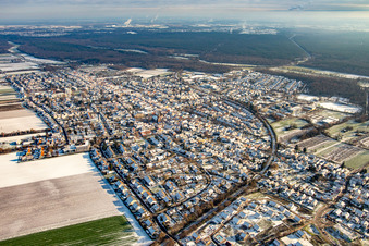Vue aérienne de Centre-ville en hiver avec de la neige à Kandel dans le département Rhénanie-Palatinat, Allemagne