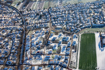 Vue aérienne de Nouvelle zone de développement K2 en hiver avec de la neige à Kandel dans le département Rhénanie-Palatinat, Allemagne