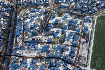 Nouvelle zone de développement K2 en hiver avec de la neige à Kandel dans le département Rhénanie-Palatinat, Allemagne d'en haut