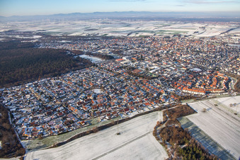 Vue aérienne de Südring en hiver avec de la neige à Rülzheim dans le département Rhénanie-Palatinat, Allemagne