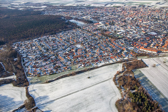 Vue aérienne de Südring en hiver avec de la neige à Rülzheim dans le département Rhénanie-Palatinat, Allemagne