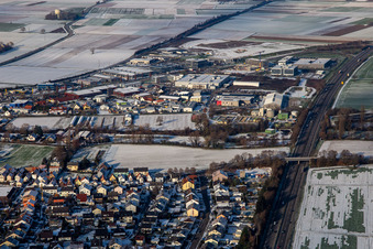 Vue aérienne de Hubenweg en hiver avec de la neige à Rülzheim dans le département Rhénanie-Palatinat, Allemagne