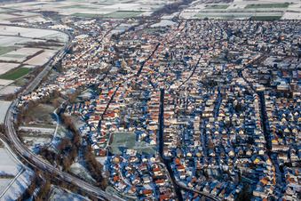 Vue aérienne de De l'ouest en hiver quand il y a de la neige à Rülzheim dans le département Rhénanie-Palatinat, Allemagne