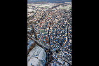 Vue aérienne de De l'ouest en hiver quand il y a de la neige à Rülzheim dans le département Rhénanie-Palatinat, Allemagne