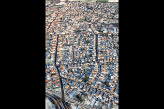 Vue aérienne de Friedenstraße et Alte Mühlgasse en hiver avec de la neige à Rülzheim dans le département Rhénanie-Palatinat, Allemagne