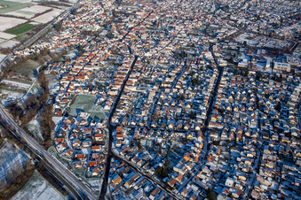 Vue oblique de De l'ouest en hiver quand il y a de la neige à Rülzheim dans le département Rhénanie-Palatinat, Allemagne