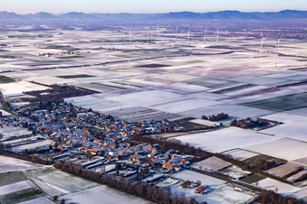 Vue aérienne de En hiver quand il y a de la neige à Herxheimweyher dans le département Rhénanie-Palatinat, Allemagne