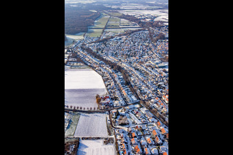 Vue aérienne de Litzelhorststraße en hiver avec de la neige à Herxheim bei Landau dans le département Rhénanie-Palatinat, Allemagne