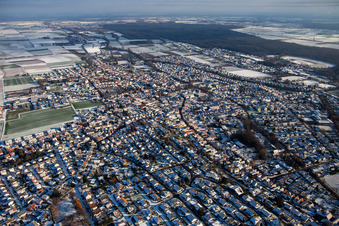Vue aérienne de Du nord-ouest en hiver quand il y a de la neige à Herxheim bei Landau dans le département Rhénanie-Palatinat, Allemagne
