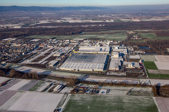 Vue aérienne de Zone industrielle Interpark en hiver avec de la neige à Offenbach an der Queich dans le département Rhénanie-Palatinat, Allemagne