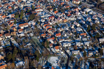 Vue aérienne de Chemin sablonneux en hiver avec de la neige à Insheim dans le département Rhénanie-Palatinat, Allemagne