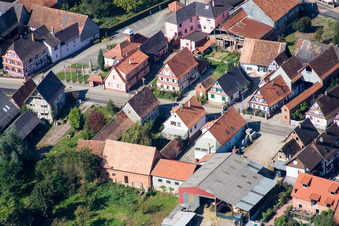 Vue d'oiseau de Niederlauterbach dans le département Bas Rhin, France