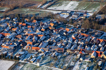 Vue aérienne de Piste de lavage en hiver lorsqu'il y a de la neige à Winden dans le département Rhénanie-Palatinat, Allemagne