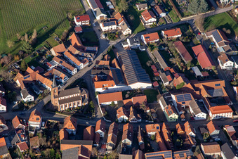 Vue oblique de Église Saint-Laurent à Schweighofen dans le département Rhénanie-Palatinat, Allemagne